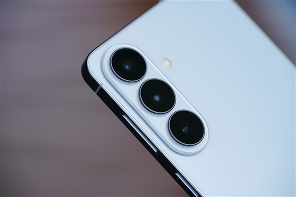 角子機：7999元AI旗艦！三星Galaxy S26+圖賞