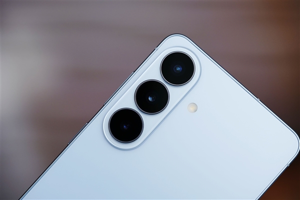 角子機：7999元AI旗艦！三星Galaxy S26+圖賞