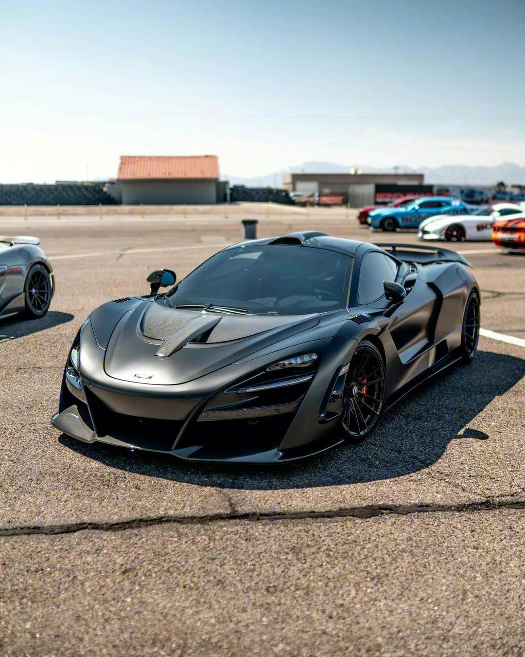 {賭馬}(迈凯伦720s全车介绍视频) {賭馬}(迈凯伦720s全车介绍视频)